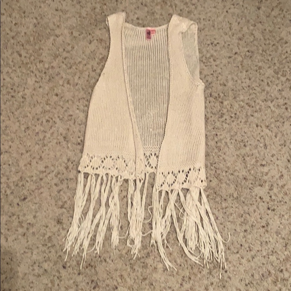 Sleeveless Camono with tassels
